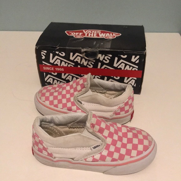 girls pink checkerboard vans